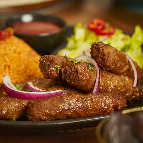 Cevapcici mit Bulgur & Salat